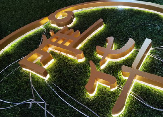 于都门头上的发光字你选对了吗?